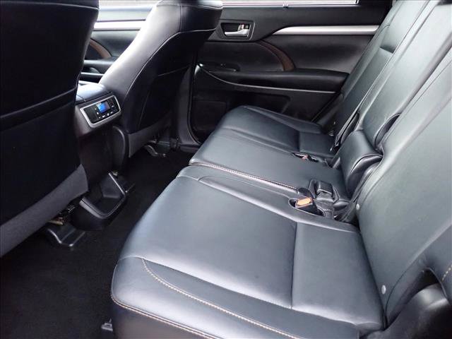 Used 2015 Toyota Highlander XLE AWD/4WD image 7