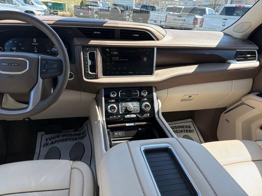 Used 2024 GMC Yukon XL Denali AWD/4WD image 16