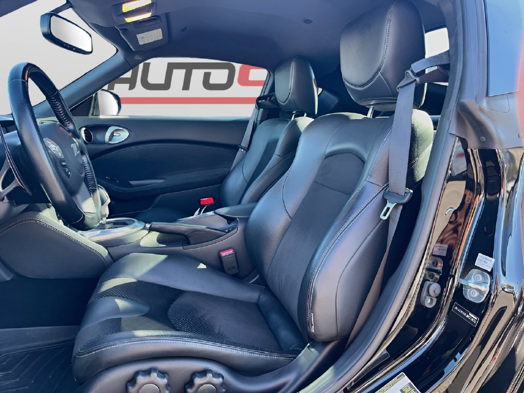 Used 2020 Nissan 370Z Touring Sport RWD image 22