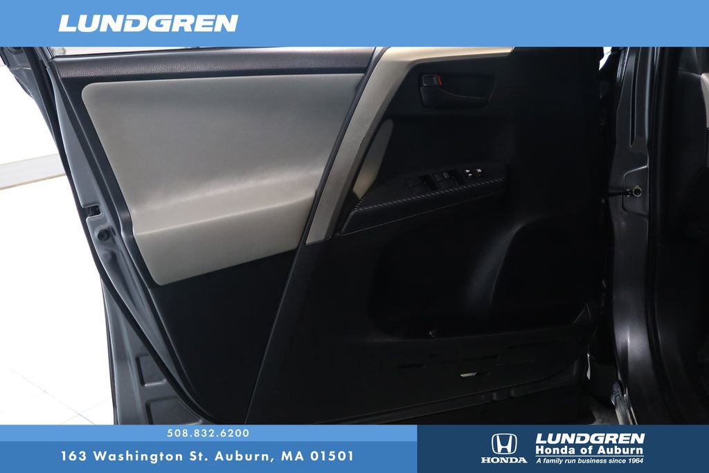 Used 2015 Toyota RAV4 LE image 4