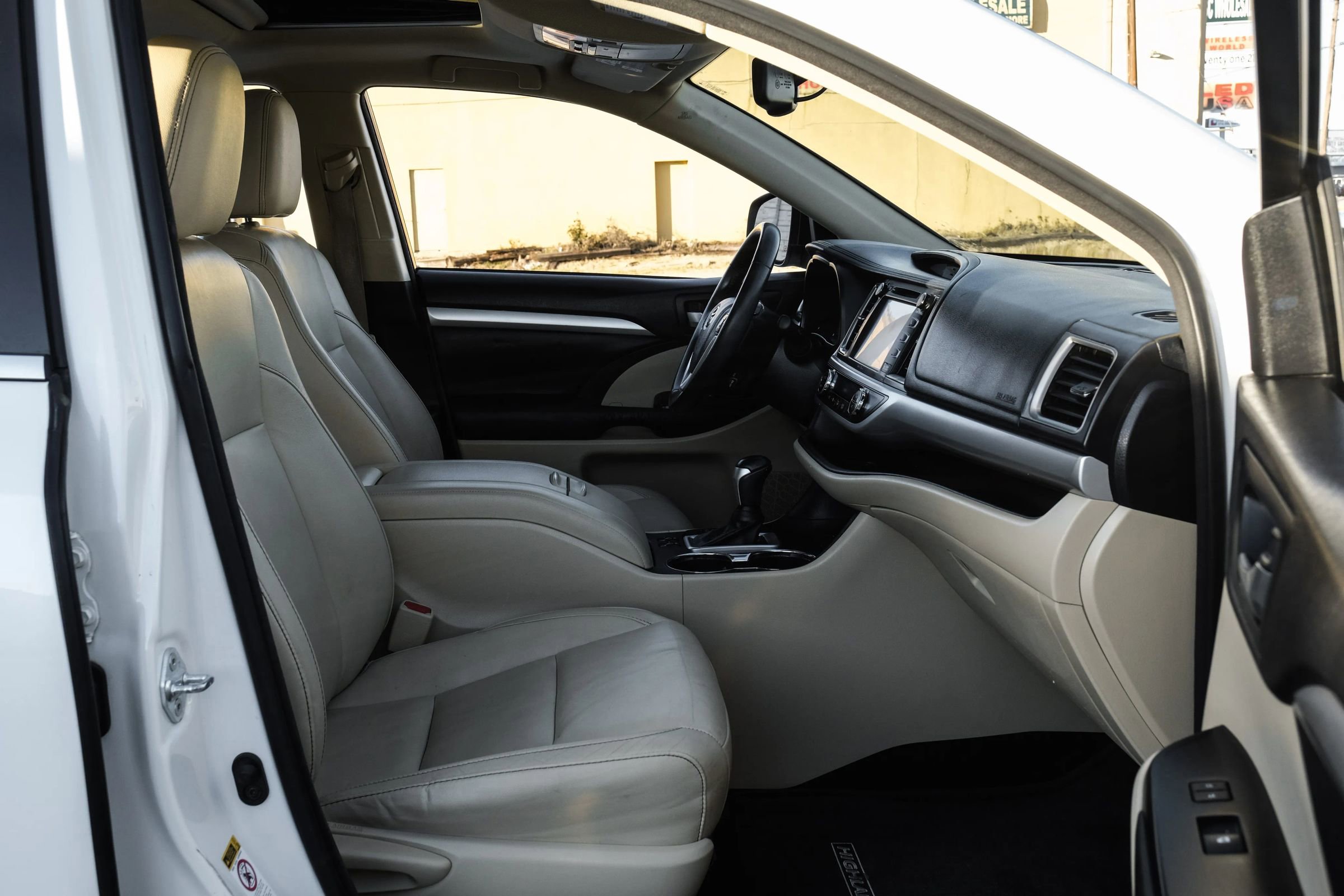 Used 2015 Toyota Highlander XLE image 31