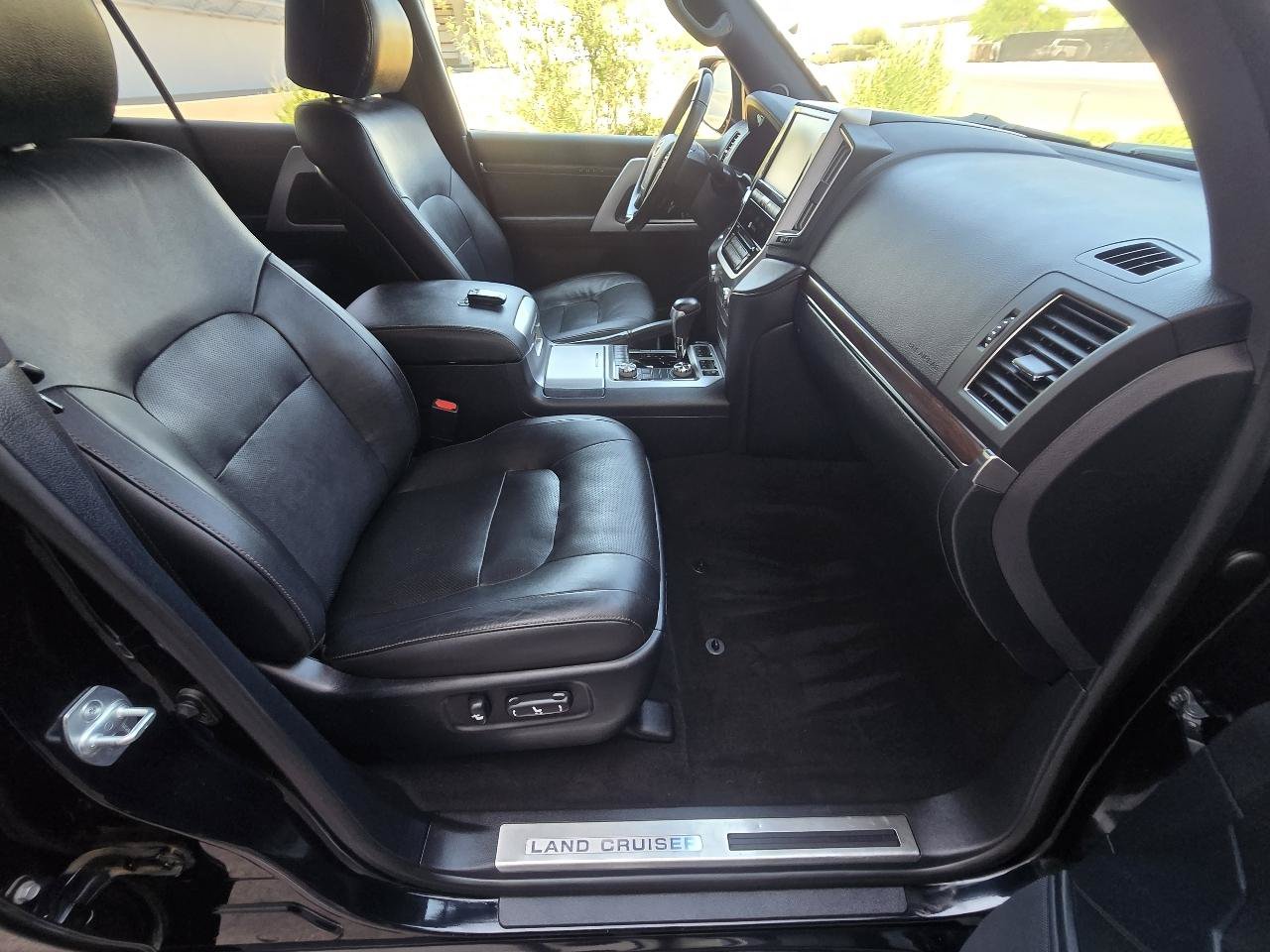 Used 2020 Toyota Land Cruiser Heritage Edition image 8