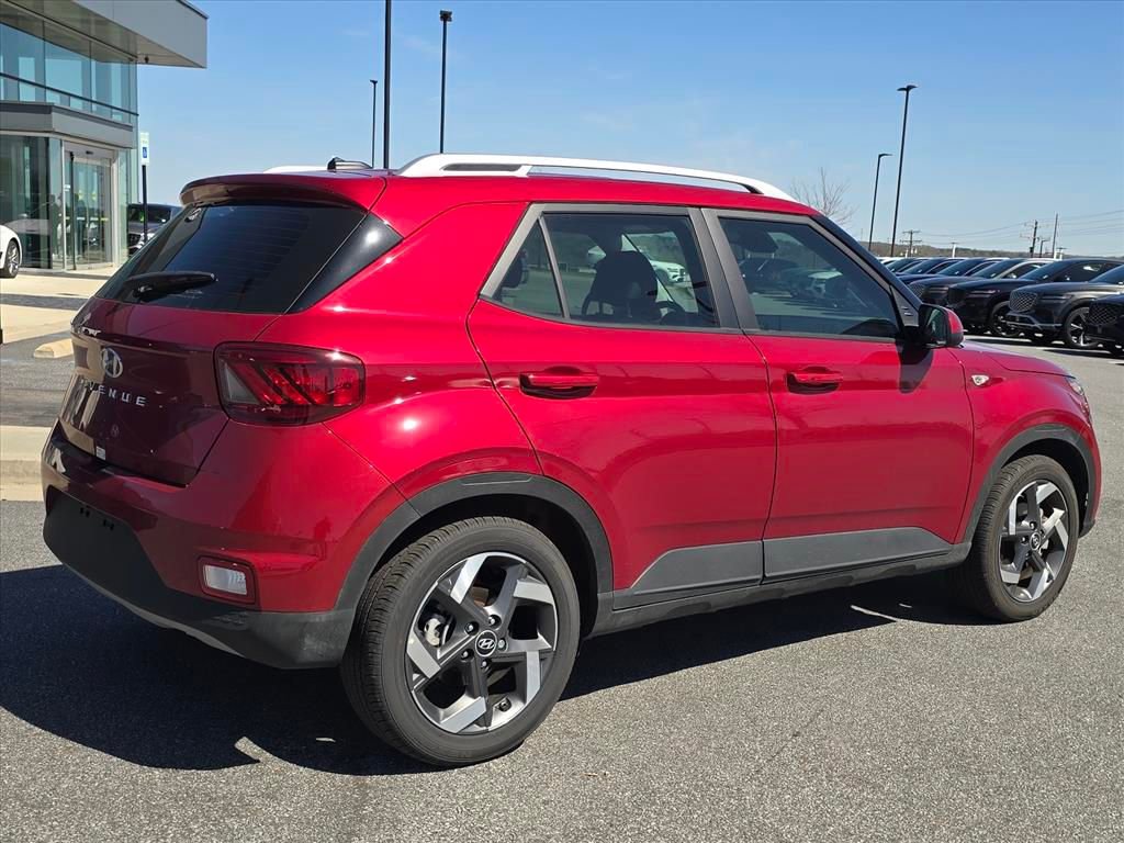 Used 2025 Hyundai Venue Limited image 3