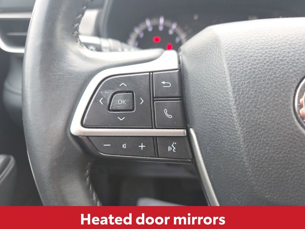 Used 2024 Toyota Highlander LE image 27