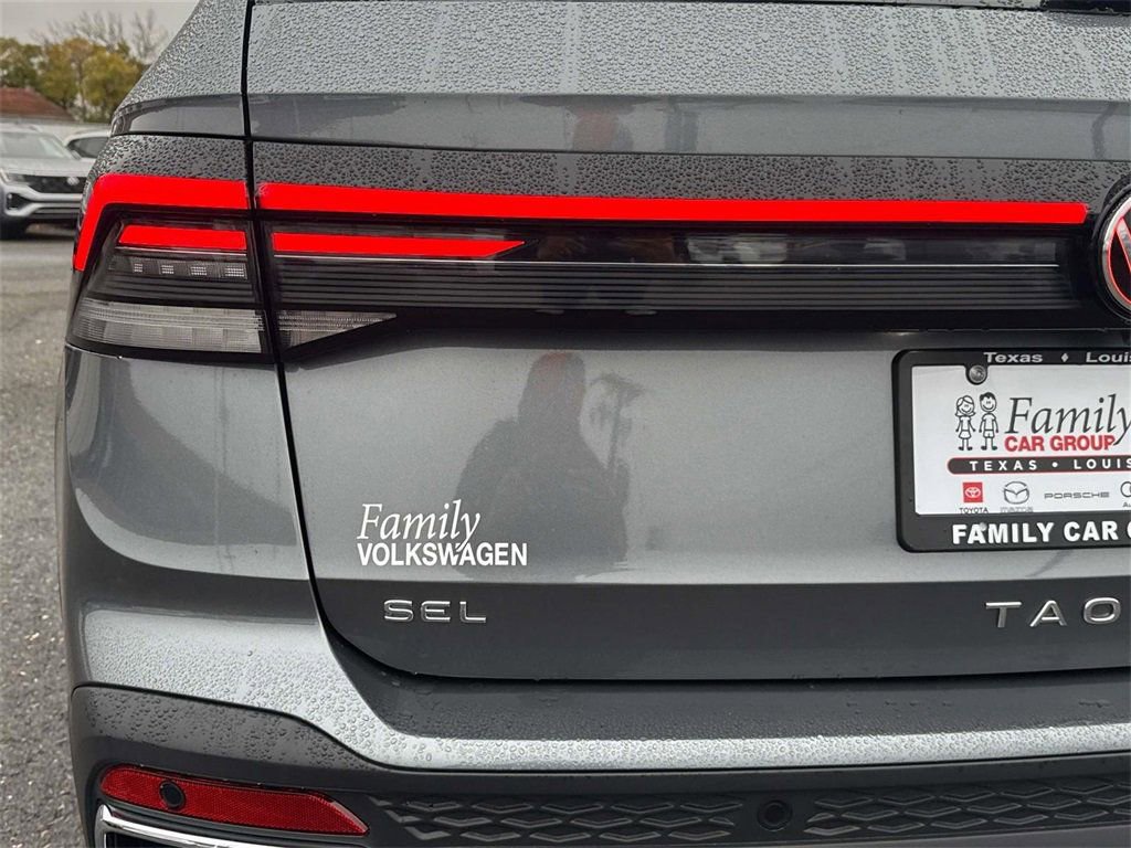 New 2026 Volkswagen Taos SEL image 8