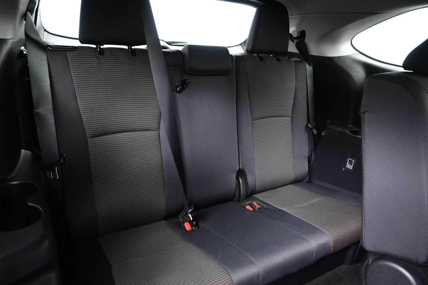 Used 2024 Toyota Highlander LE FWD image 17