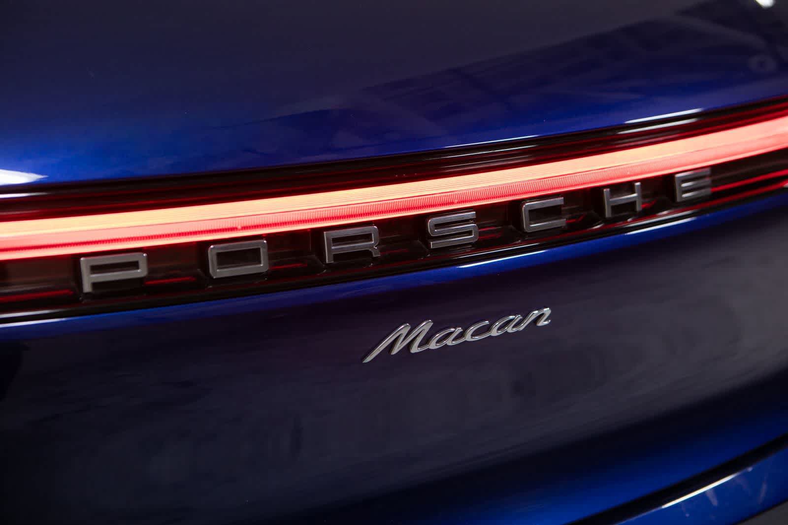 Certified 2023 Porsche Macan AWD/4WD image 19