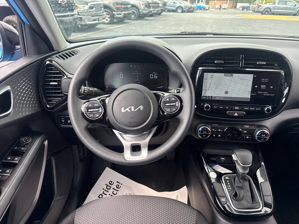 Used 2025 Kia Soul S FWD image 19