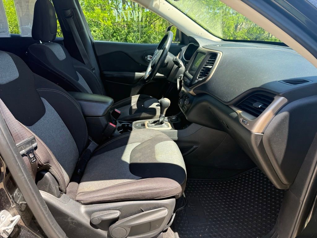 Used 2014 Jeep Cherokee Latitude w/ Cold Weather Group AWD/4WD image 21