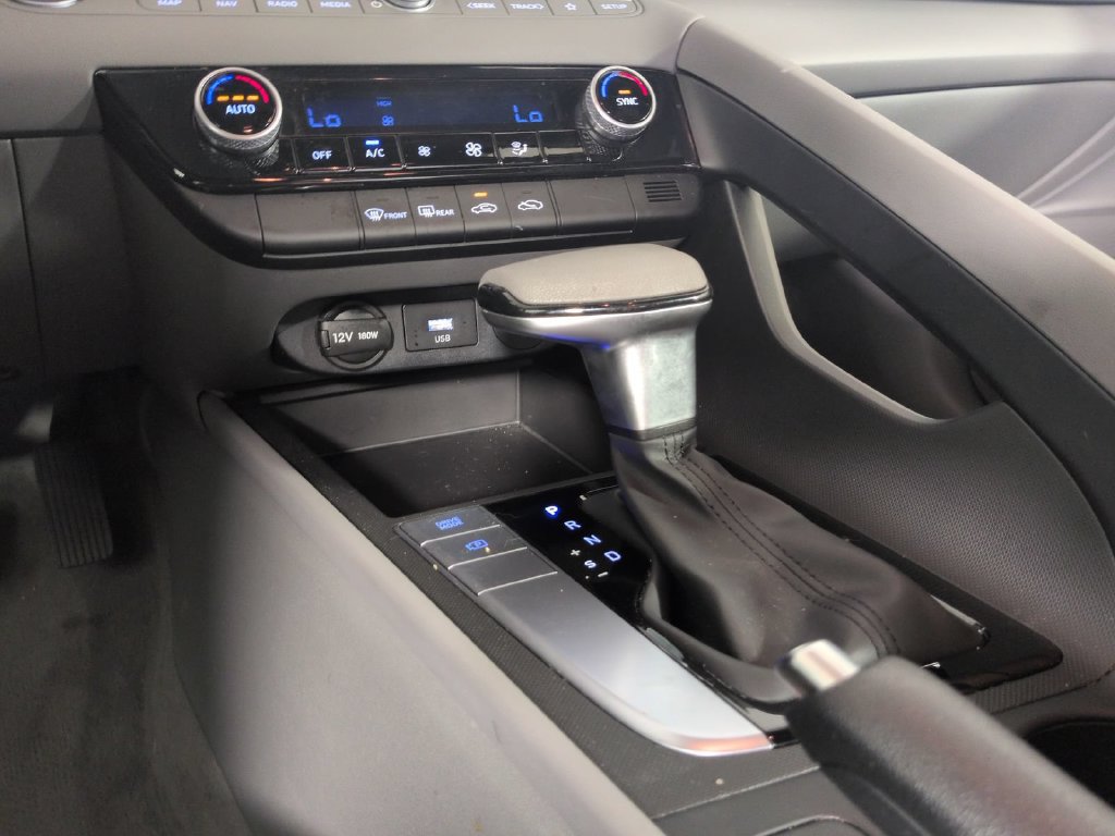 Used 2024 Hyundai Elantra SEL FWD image 25