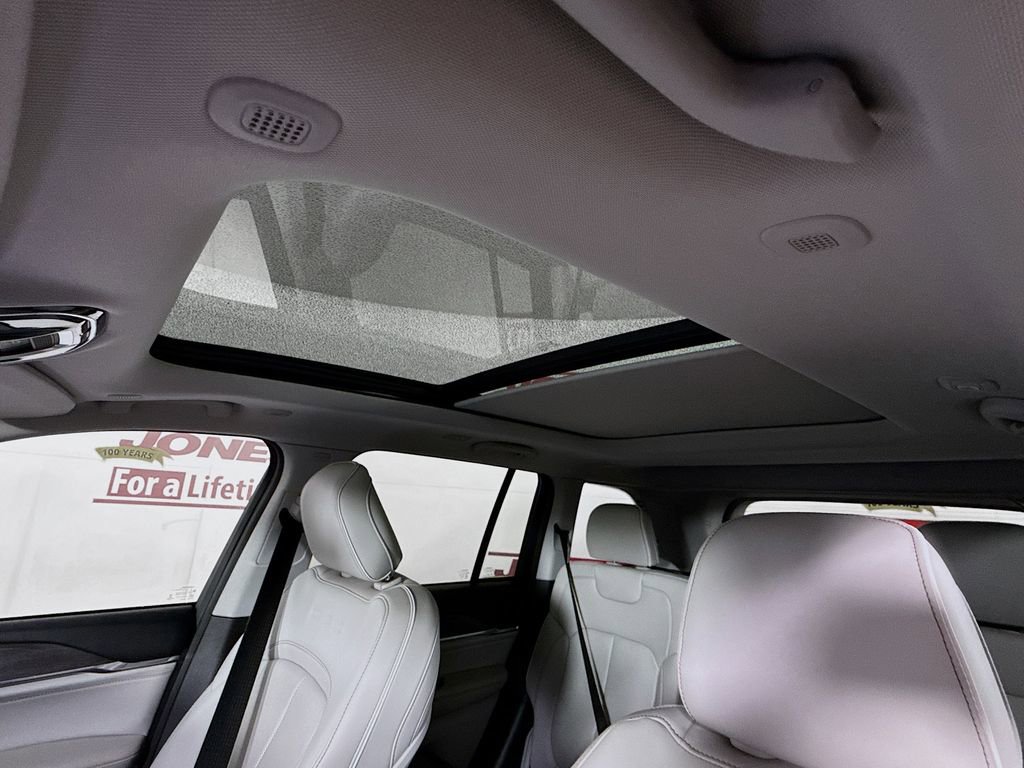 Used 2022 Jeep Grand Cherokee Overland image 12