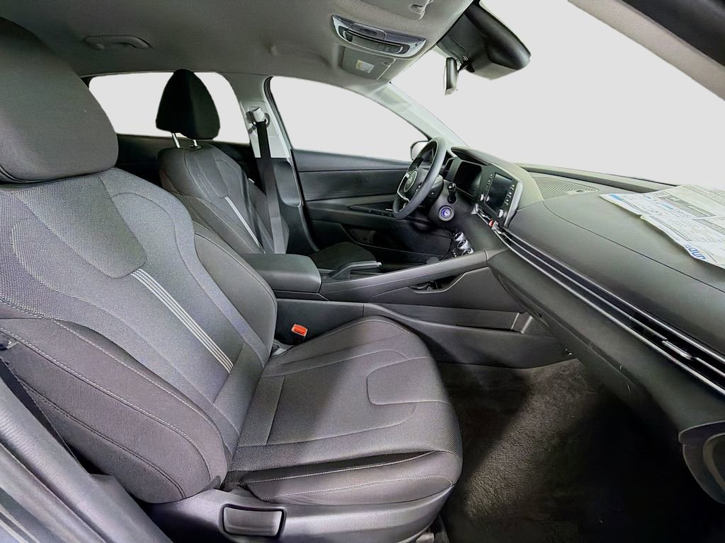 Used 2025 Hyundai Elantra SE w/ Cargo Package FWD image 26