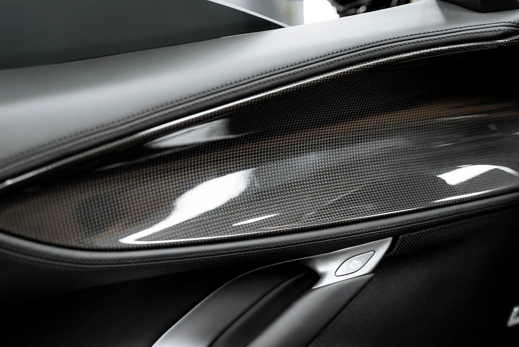 Used 2023 Ferrari SF90 Spider image 41