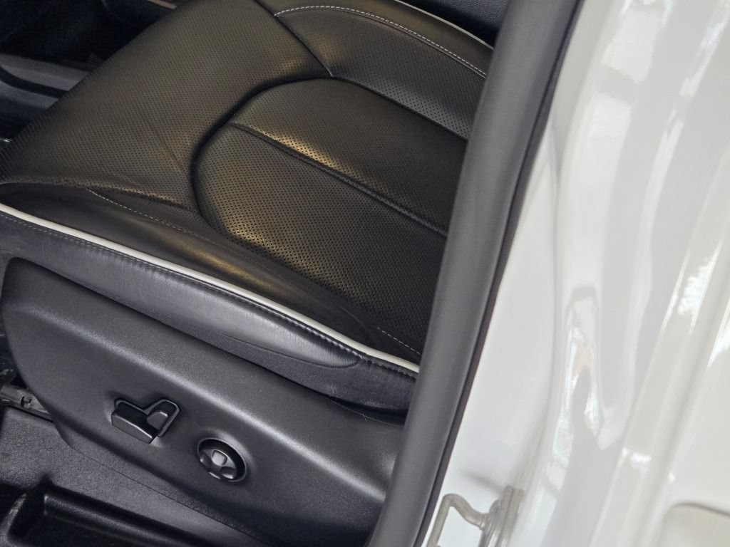 Used 2025 Chrysler Pacifica Limited FWD image 23
