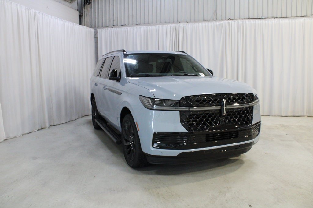 New 2027 Lincoln Navigator Reserve w/ Jet Appearance Package AWD/4WD image 36