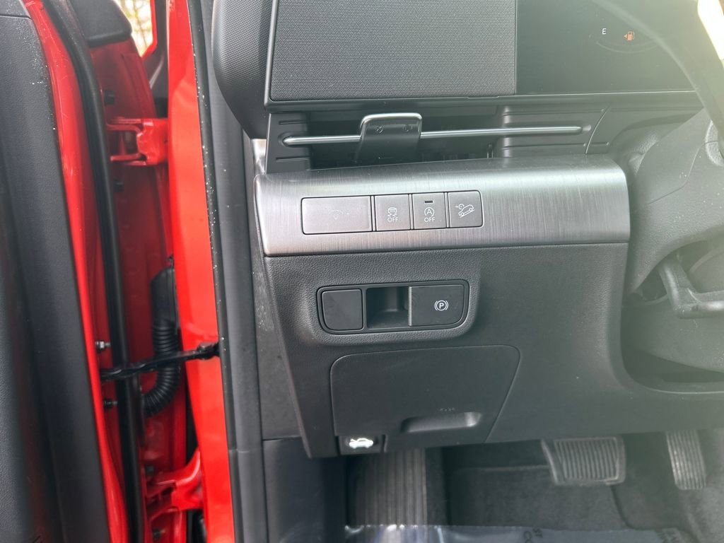 Certified 2025 Hyundai Kona SE image 22