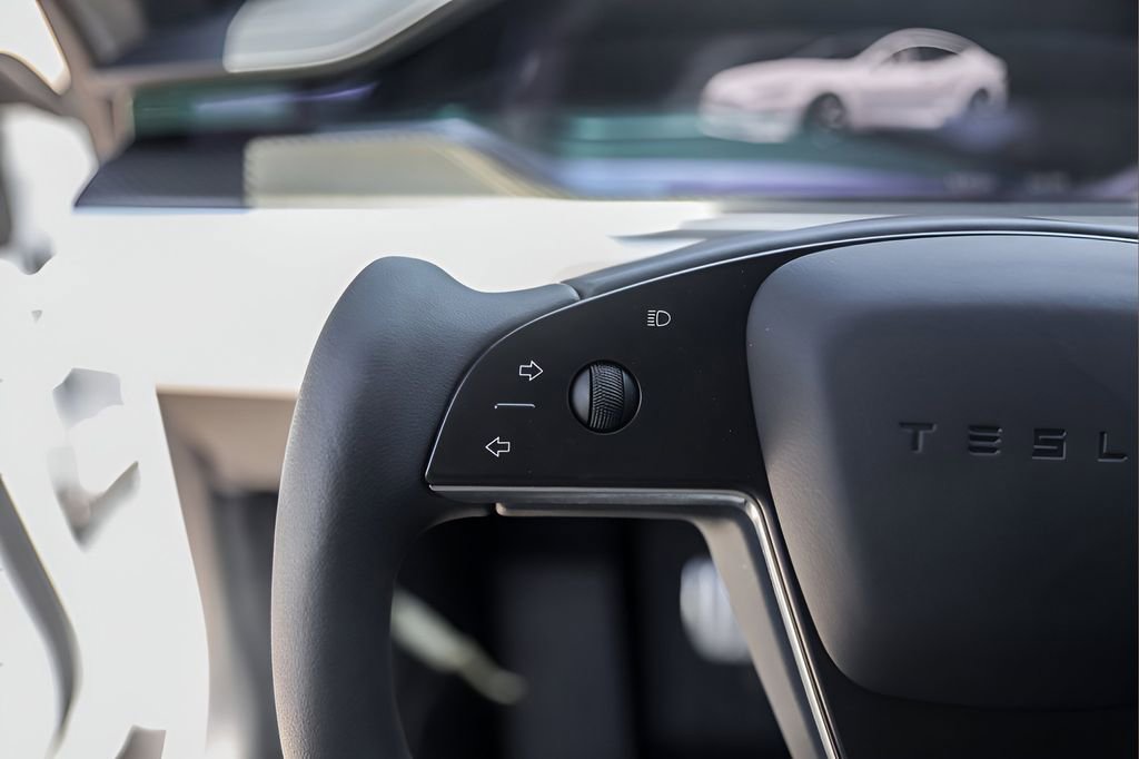 Used 2022 Tesla Model S Plaid image 11