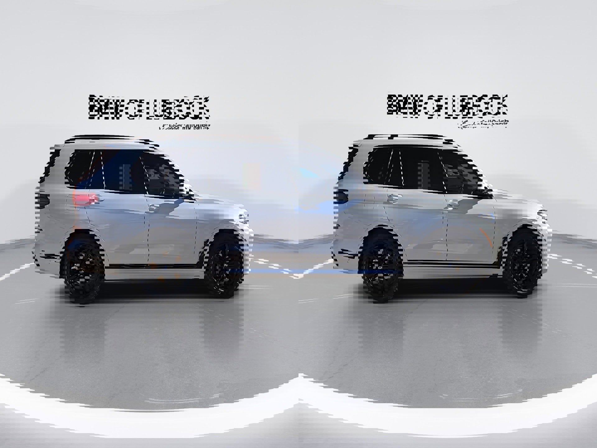 Used 2022 BMW X7 xDrive40i w/ M Sport Package image 9