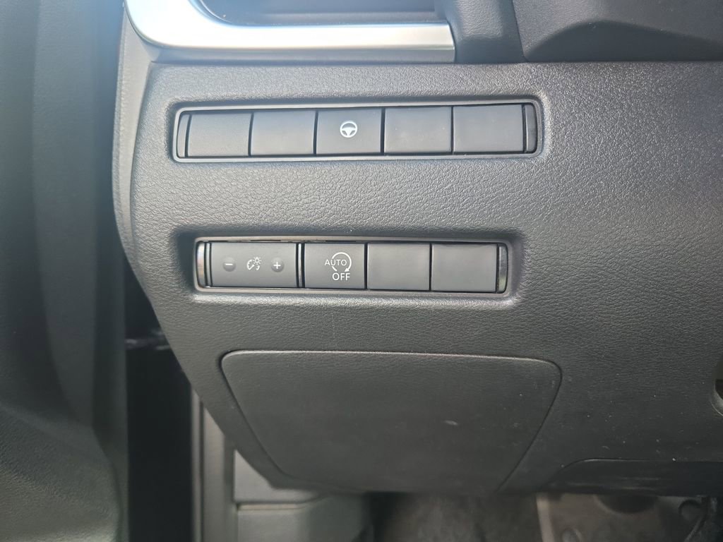 Used 2023 Nissan Rogue SV image 18