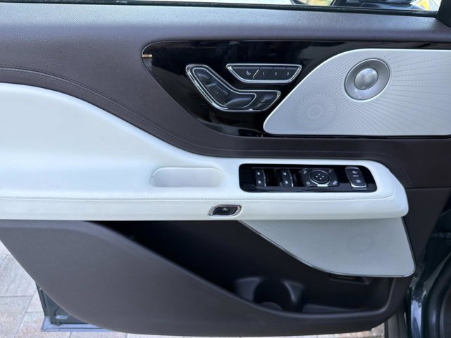 Certified 2022 Lincoln Aviator Black Label Grand Touring w/ Class IV Trailer Tow Package image 11