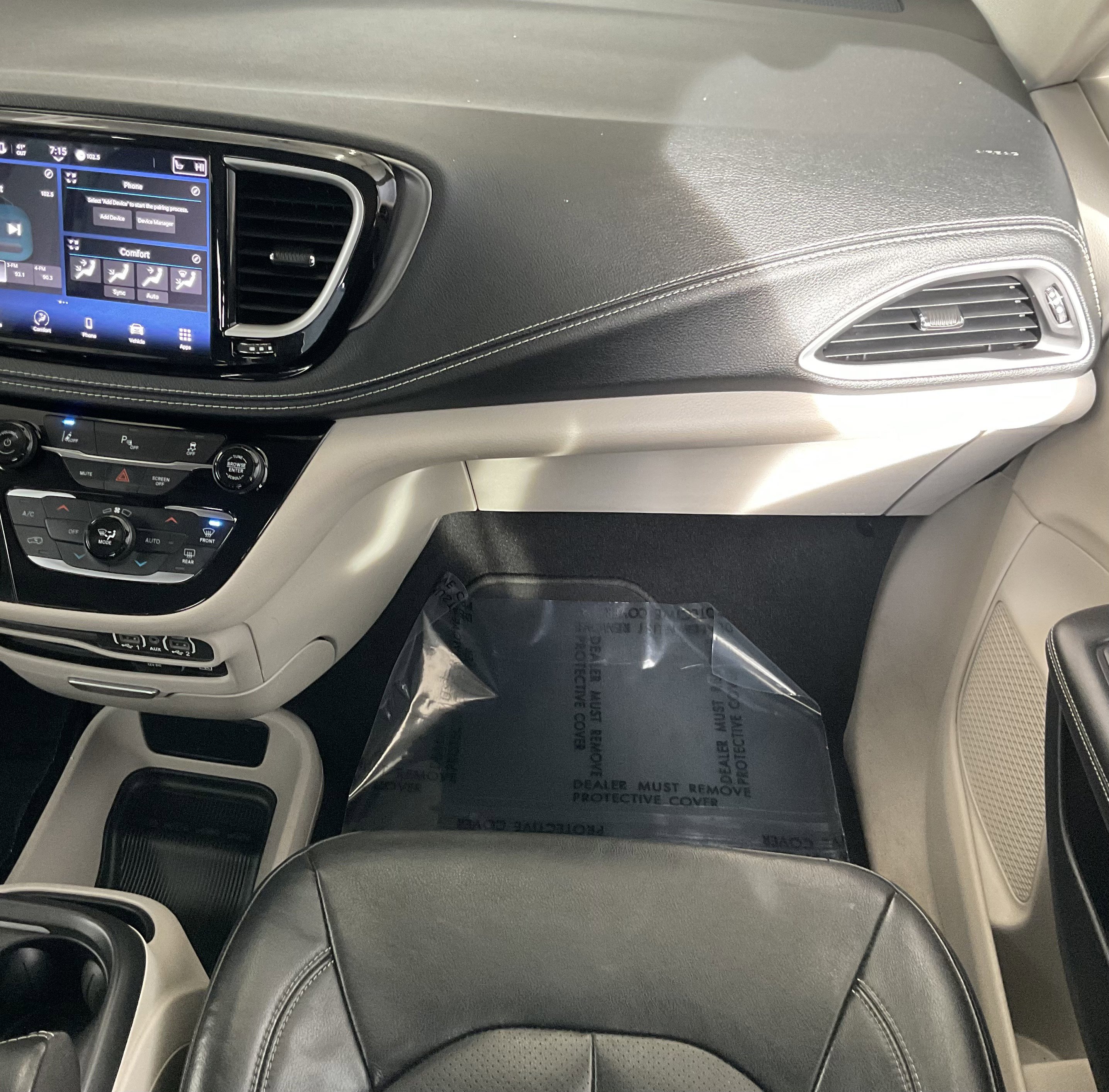Used 2022 Chrysler Pacifica Touring-L FWD image 26