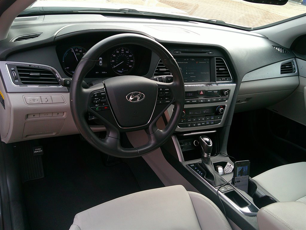 Used 2017 Hyundai Sonata Plug-In Hybrid FWD image 15