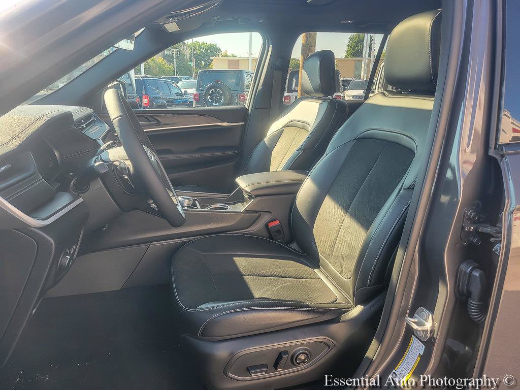 New 2026 Jeep Grand Cherokee Altitude AWD/4WD image 16