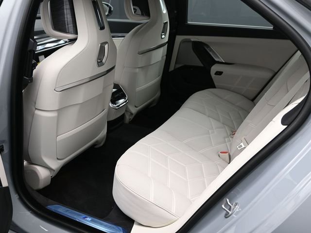 New 2025 BMW 760i xDrive w/ Executive Package image 17