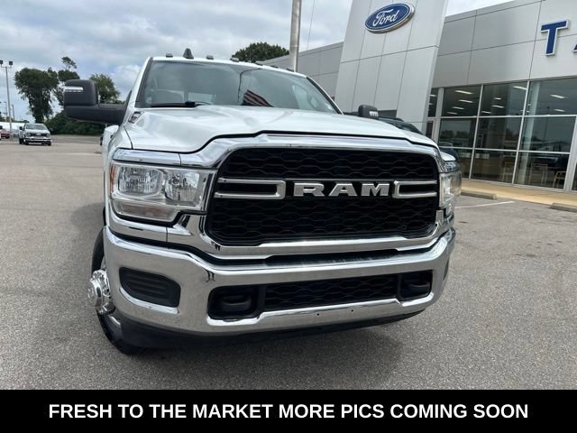 Used 2024 RAM 3500 Tradesman w/ Chrome Appearance Group AWD/4WD image 6