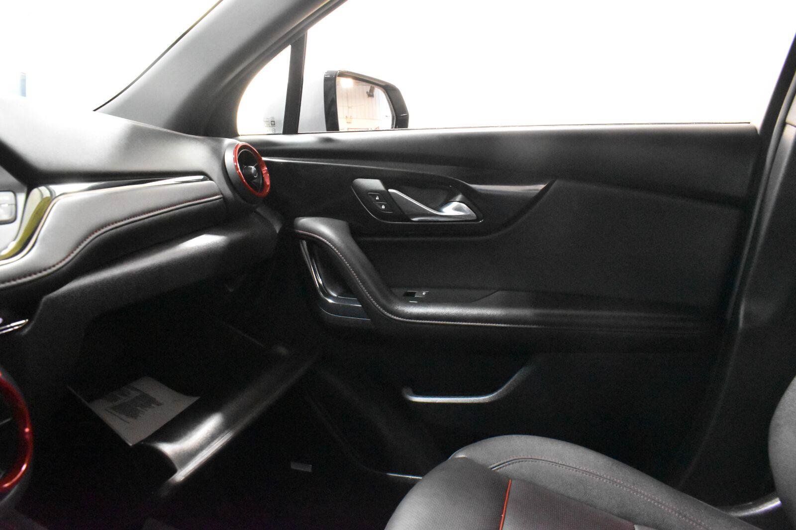 Used 2025 Chevrolet Blazer RS FWD image 19