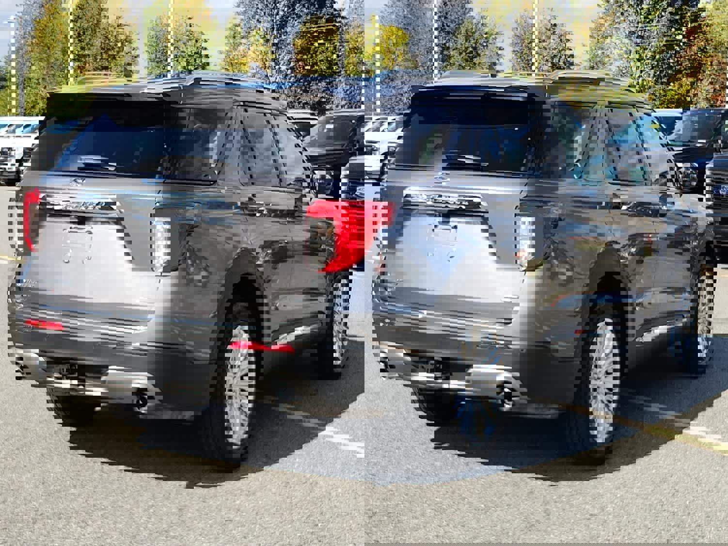 Used 2023 Ford Explorer Limited w/ Hybrid Equipment Group 310A image 3