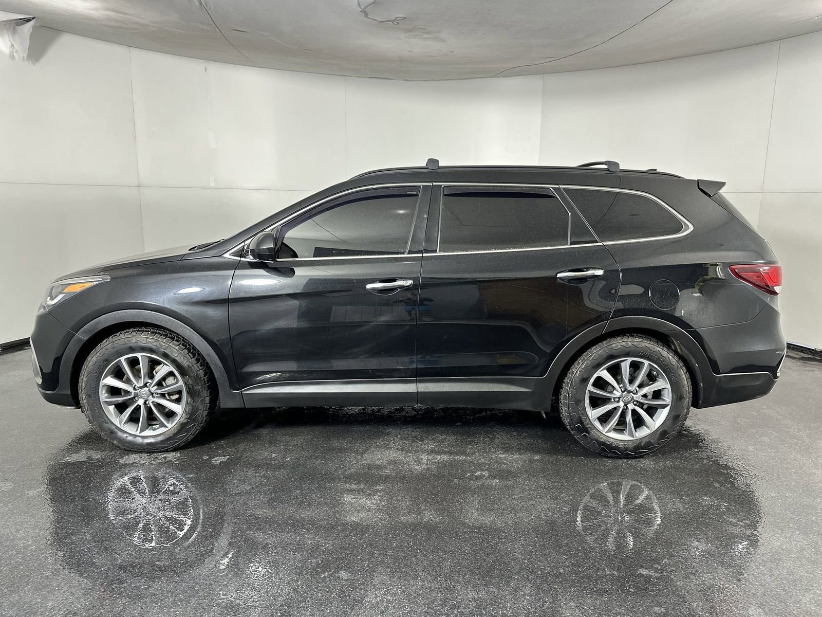 Used 2019 Hyundai Santa Fe XL SE image 9