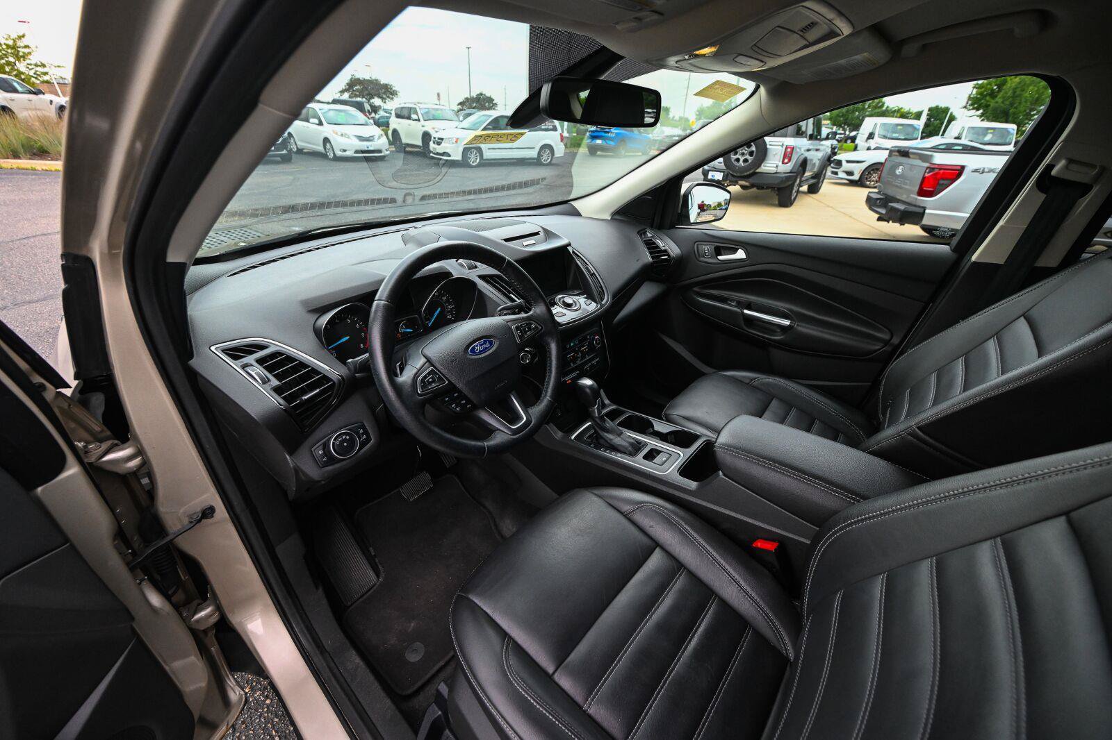 Used 2017 Ford Escape Titanium AWD/4WD image 18