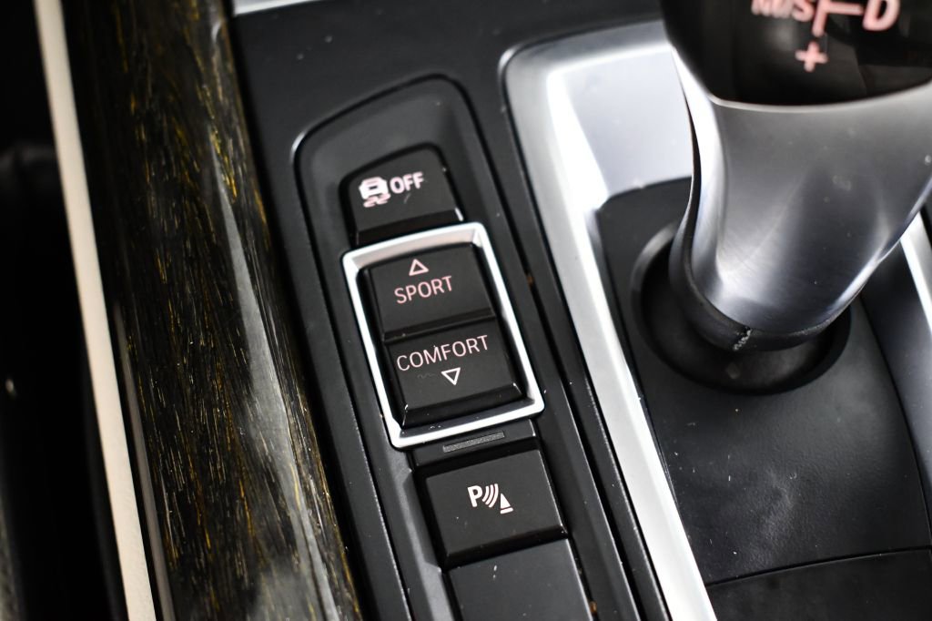 Used 2018 BMW X5 xDrive40e w/ Driving Assistance Package image 30