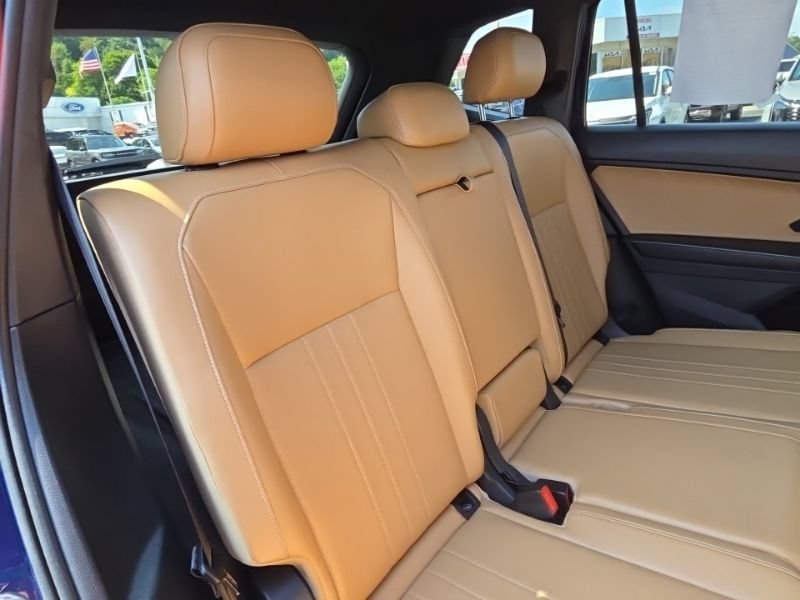 Used 2022 Volkswagen Tiguan SE w/ Panoramic Sunroof Package AWD/4WD image 17