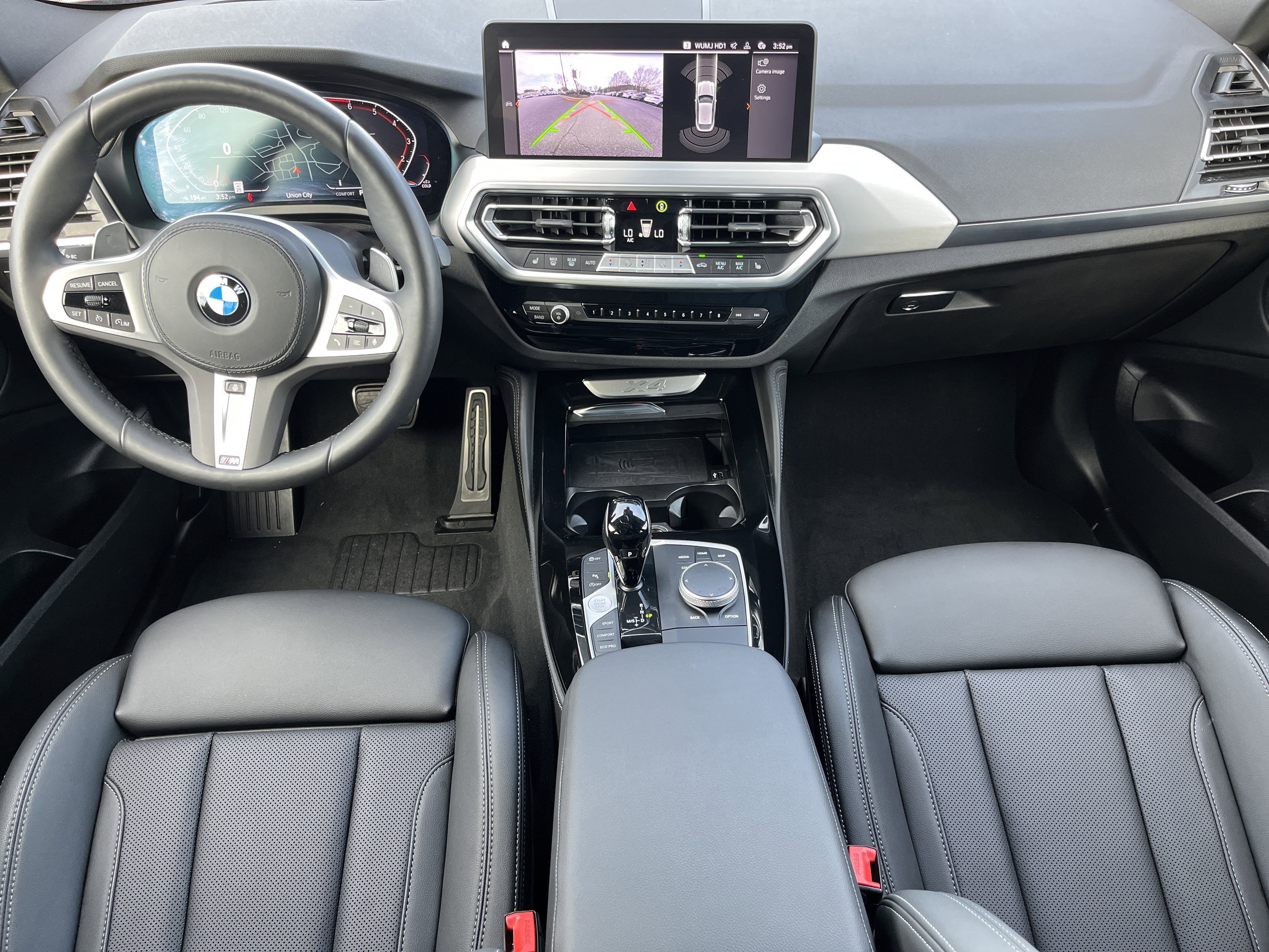 Used 2025 BMW X4 xDrive30i image 3