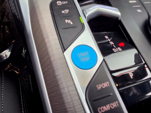Used 2025 BMW i4 eDrive40 w/ M Sport Package RWD image 37