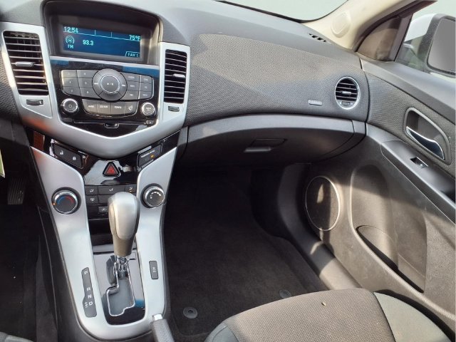 Used 2012 Chevrolet Cruze LT FWD image 3