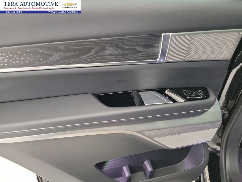 Certified 2026 Cadillac Vistiq Platinum w/ LPO, Floor Liner Package AWD/4WD image 21