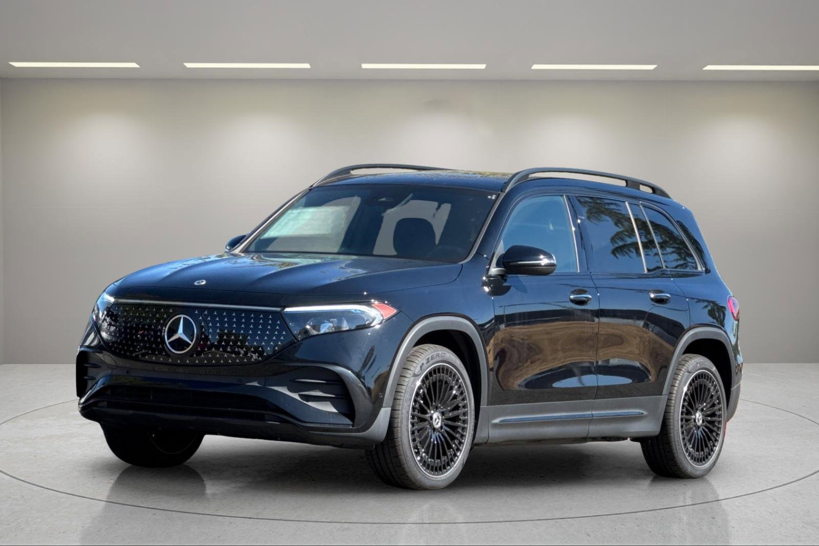 Used 2024 Mercedes-Benz EQB 300 4MATIC image 8