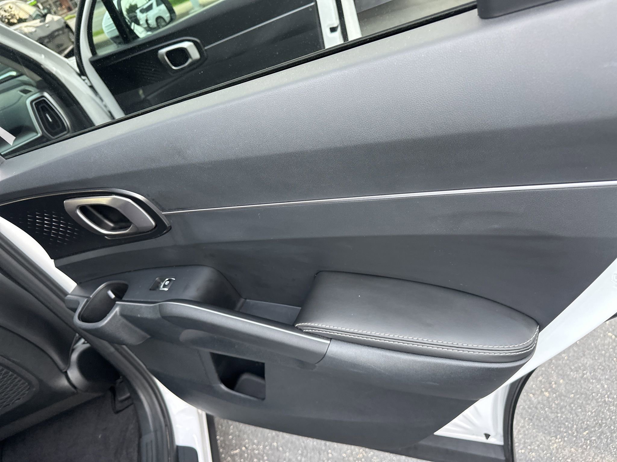 Used 2024 Kia Sorento S image 21