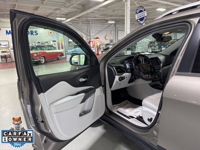 Used 2020 Jeep Cherokee Limited AWD/4WD image 14