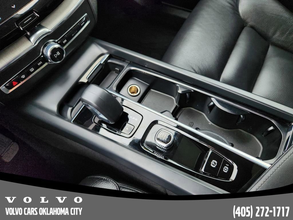 Certified 2025 Volvo XC60 T8 Plus w/ Protection Package Premier image 19