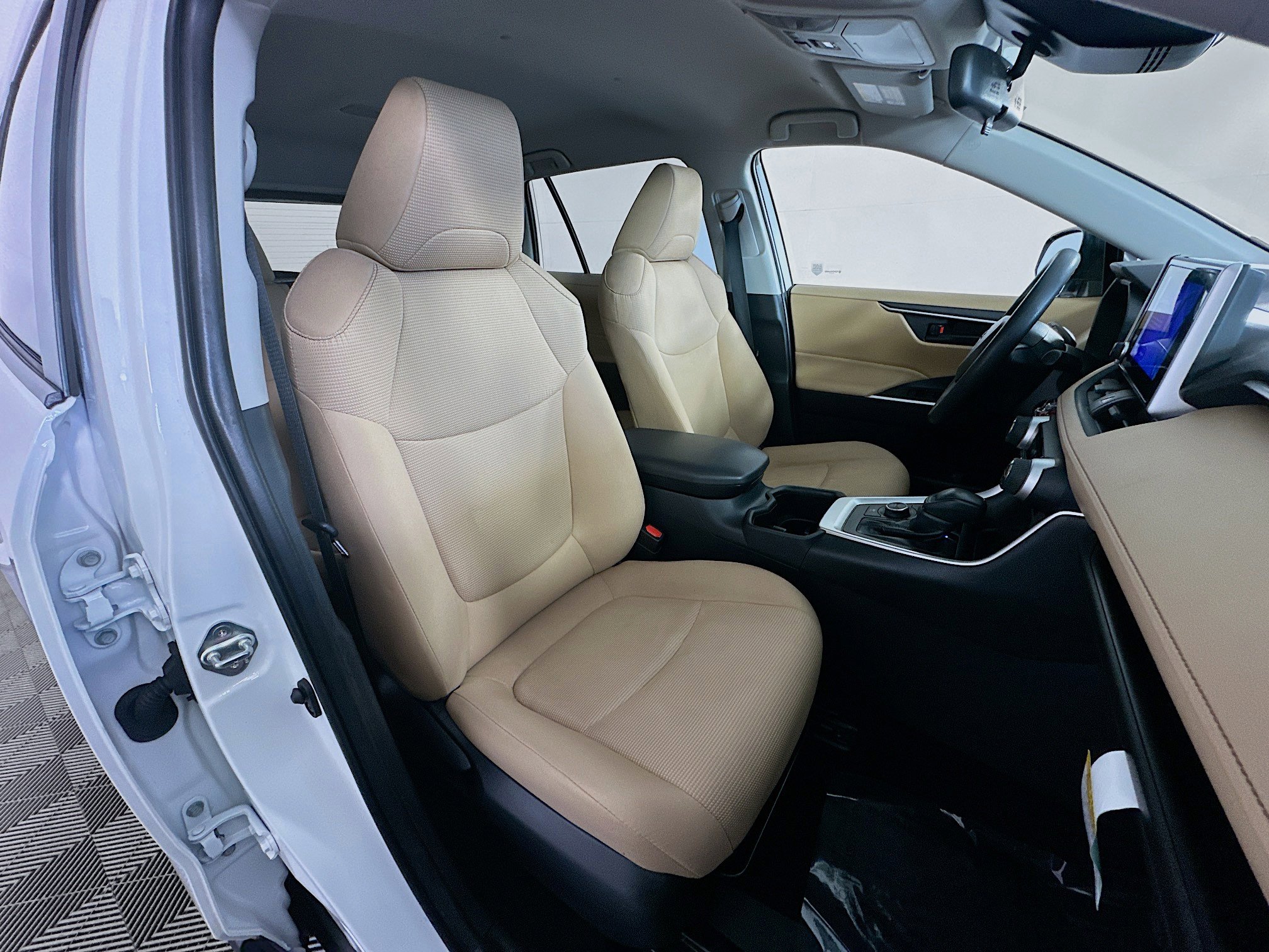 Certified 2025 Toyota RAV4 LE image 27