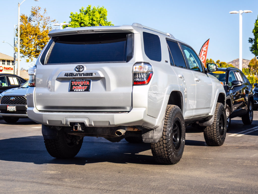 Used 2017 Toyota 4Runner SR5 Premium RWD image 12