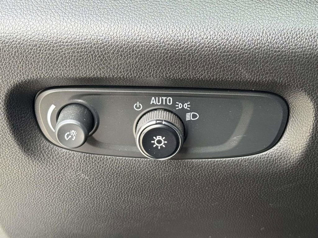Used 2023 Chevrolet Traverse RS AWD/4WD image 19