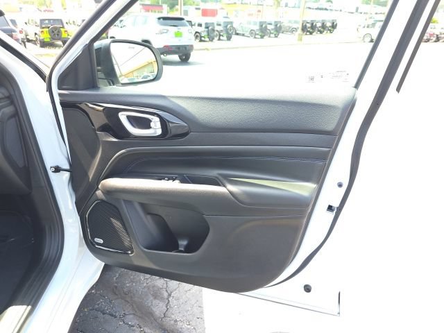 Used 2025 Jeep Compass Limited w/ Driver Assist Group I AWD/4WD image 44