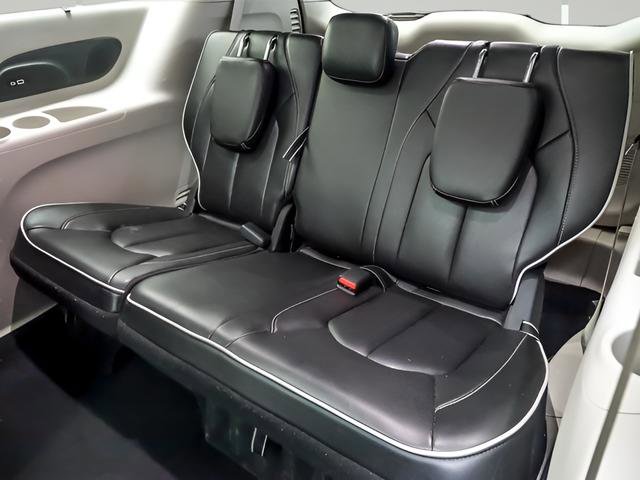 Used 2023 Chrysler Pacifica Limited image 13