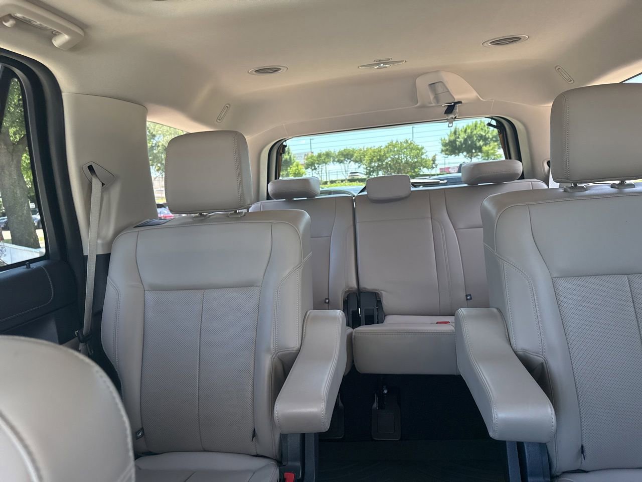 Used 2024 Ford Expedition XLT RWD image 7