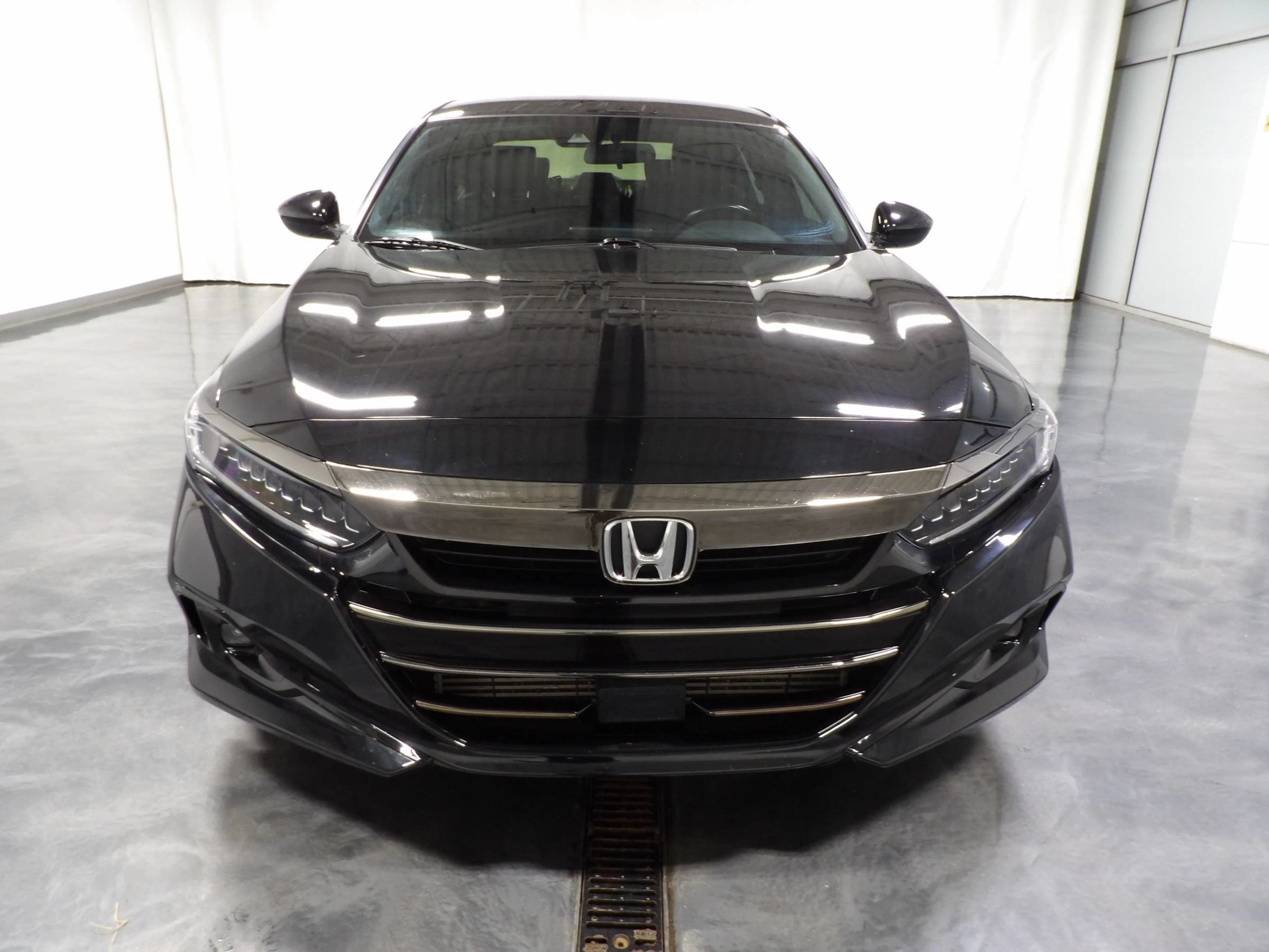 Used 2022 Honda Accord Sport image 2